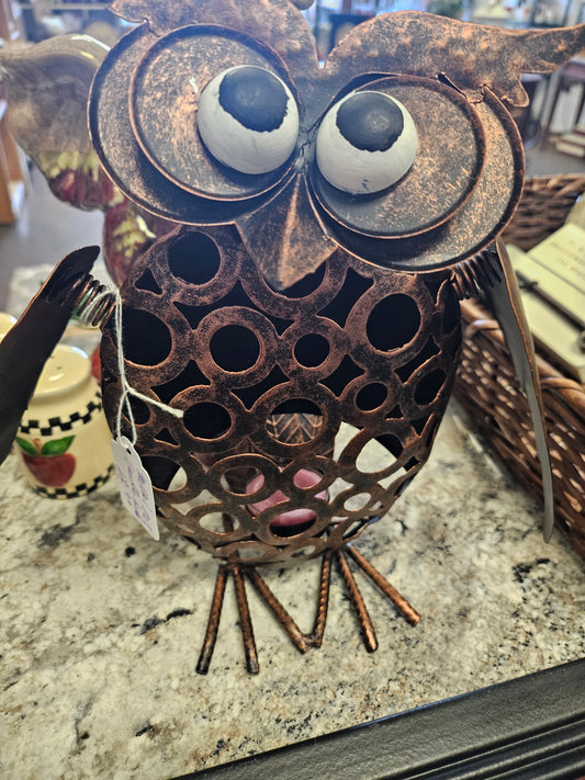Metal owl decor
