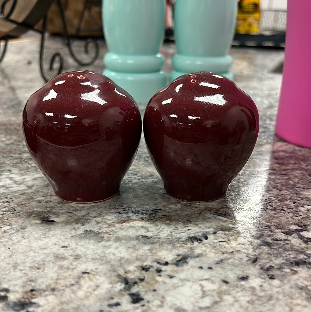 Apple Salt+Pepper Shakers