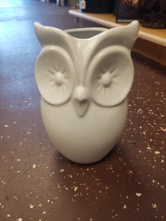 Owl vase white